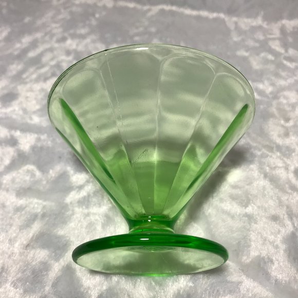 Vaseline Uranium Federal Glass teardrop  Swirl Dessert Cup #63 - Picture 8 of 9